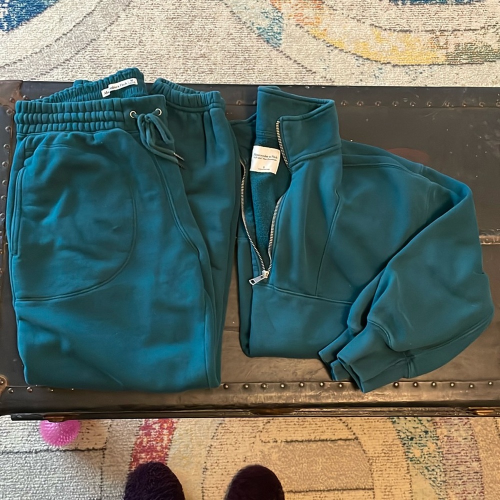 Abercrombie and fitch sweats set